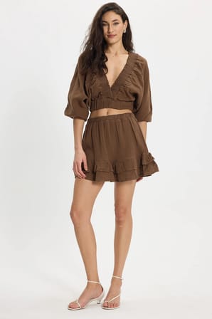 Kadın Oversize Geniş Kesim %100 Pamuk Kruvaze Yaka Crop Fırfırlı Kahverengi Şort Etek Takım