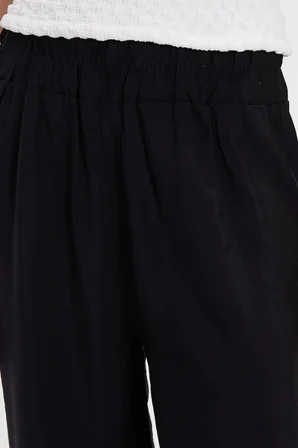 Kadın Relax Fit Rahat Kesim Beli Lastikli Siyah Pantolon