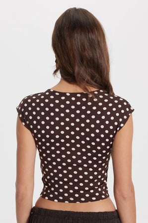 Kadın Slim Fit Dar Kesim Puantiyeli Bisiklet Yaka Kahverengi Crop Bluz