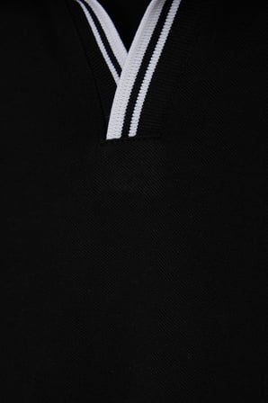 Erkek Slim Fit Dar Kesim %100 Pamuklu Çizgili Detaylı V Yaka Siyah Polo Yaka Tişört