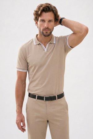 Erkek Slim Fit Dar Kesim %100 Pamuklu Çizgili Detaylı V Yaka Taş Polo Yaka Tişört
