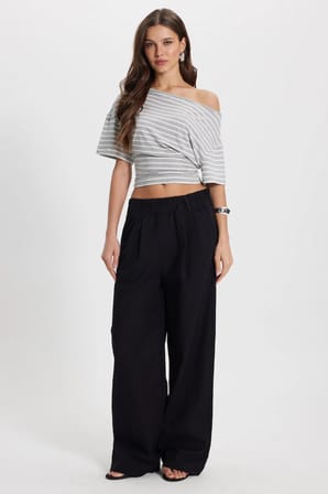Kadın Regular Fit Klasik Kesim Asimetrik Yaka Çizgili Likralı Gri Viskon Crop Bluz