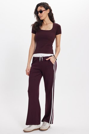 Kadın Slim Fit Dar Kesim Modal Kumaş Yumuşak Dokulu Pamuklu Kare Yaka Kısa Kollu Mürdüm Tişört