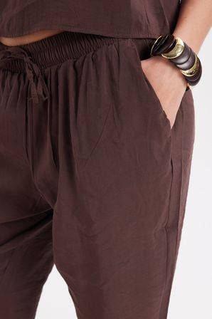 Kadın Standart Fit Normal Kesim Likralı Bisiklet Yaka Bluz Geniş Paça Kahverengi Pantolon Takım