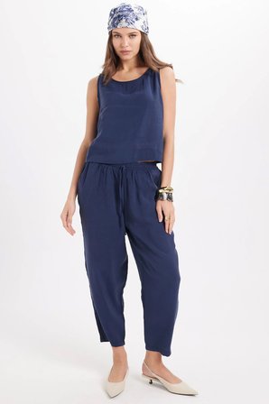 Kadın Standart Fit Normal Kesim Likralı Bisiklet Yaka Bluz Geniş Paça Lacivert Pantolon Takım
