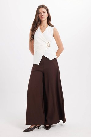 Kadın Slim Fit Dar Kesim Pamuklu Sıfır Kol Kruvaze Yaka Büzgülü Ekru Bluz