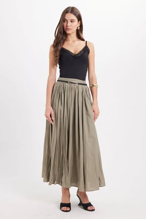 Kadın Slim Fit Dar Kesim İnce Askılı Dantel Detaylı Likralı Siyah Crop Atlet