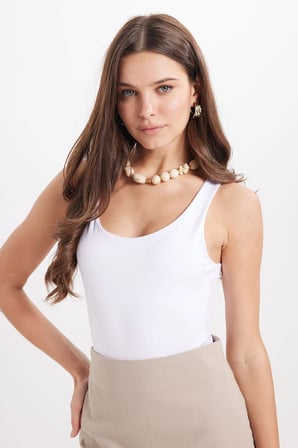 Kadın Standart Fit  Normal Kesim Kolsuz Halter Yaka Beyaz Crop Atlet