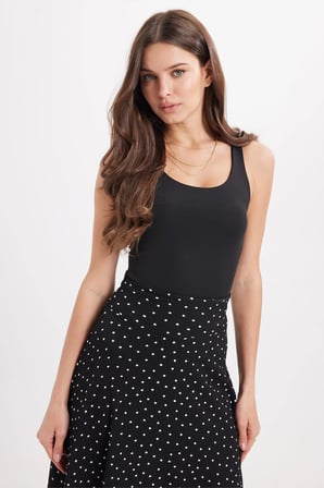 Kadın Standart Fit Normal Kesim Kolsuz Halter Yaka Siyah Crop Atlet