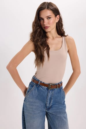 Kadın Standart Fit  Normal Kesim Kolsuz Halter Yaka Bej Crop Atlet