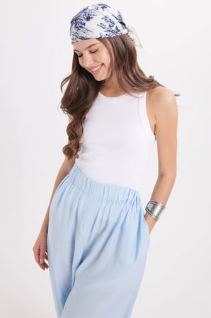 Kadın Slim Fit Dar Kesim Pamuklu Askılı Bisiklet Yaka Beyaz Crop Atlet