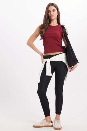 Kadın Slim Fit Dar Kesim Pamuklu Askılı Bisiklet Yaka Bordo Crop Atlet
