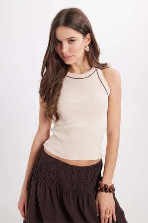 Kadın Slim Fit Dar Kesim Pamuklu Askılı Bisiklet Yaka Biyeli Bej Crop Atlet