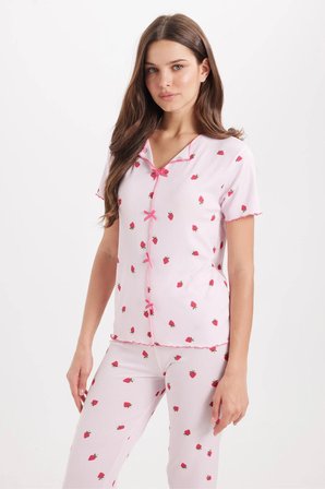 Kadın Standart Fit Normal Kesim Fitilli Görünüm Fiyonk Detaylı Kısa Kol Baskılı Pembe Pijama Takımı