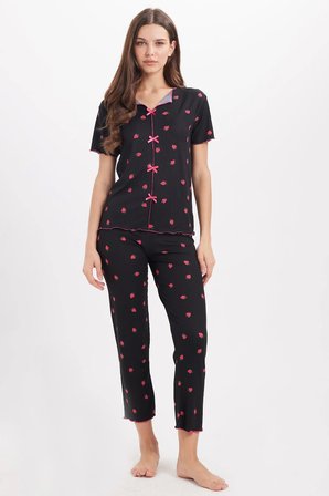 Kadın Standart Fit Normal Kesim Fitilli Görünüm Fiyonk Detaylı Kısa Kol Baskılı Siyah Pijama Takımı