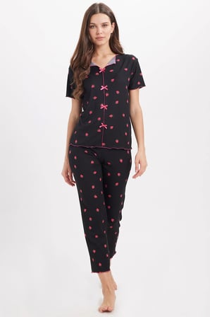 Kadın Standart Fit Normal Kesim Fitilli Görünüm Fiyonk Detaylı Kısa Kol Baskılı Siyah Pijama Takımı