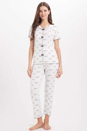 Kadın Standart Fit Normal Kesim Fitilli Görünüm Fiyonk Detaylı Kısa Kol Baskılı Beyaz Pijama Takımı