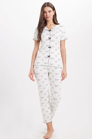 Kadın Standart Fit Normal Kesim Fitilli Görünüm Fiyonk Detaylı Kısa Kol Baskılı Beyaz Pijama Takımı