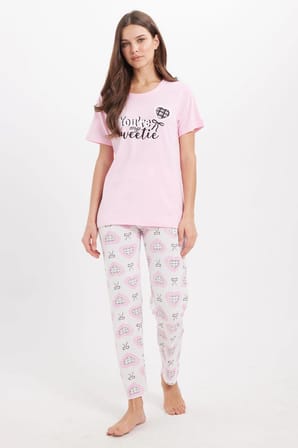 Kadın Regular Fit Klasik Kesim %100 Pamuk Bisiklet Yaka Kısa Kollu Baskılı Pembe Pijama Takımı