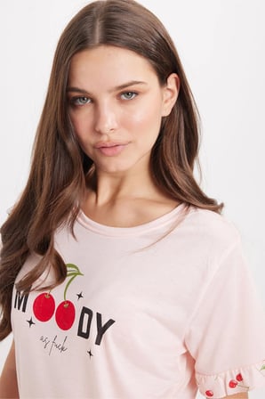 Kadın Regular Fit Klasik Kesim %100 Pamuk Fırfır Detaylı Kısa Kollu Baskılı Pembe Pijama Takımı
