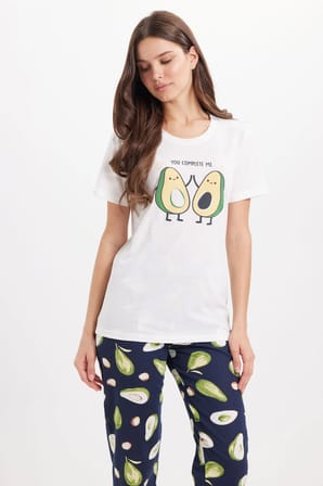 Kadın Regular Fit Klasik Kesim Pamuklu Bisiklet Yaka Kısa Kollu Baskılı Beyaz Pijama Takımı