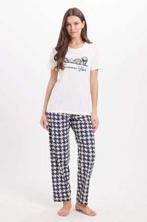 Kadın Regular Fit Klasik Kesim Pamuklu Bisiklet Yaka Kısa Kollu Baskılı Beyaz Pijama Takımı