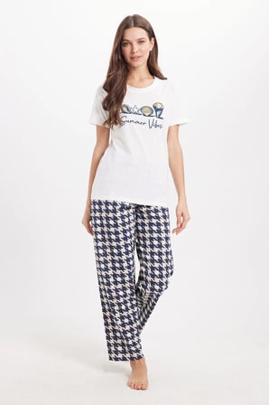 Kadın Regular Fit Klasik Kesim Pamuklu Bisiklet Yaka Kısa Kollu Baskılı Beyaz Pijama Takımı