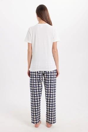 Kadın Regular Fit Klasik Kesim Pamuklu Bisiklet Yaka Kısa Kollu Baskılı Beyaz Pijama Takımı