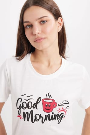Kadın Regular Fit Klasik Kesim Pamuklu Bisiklet Yaka Kısa Kollu Baskılı Beyaz Pijama Takımı