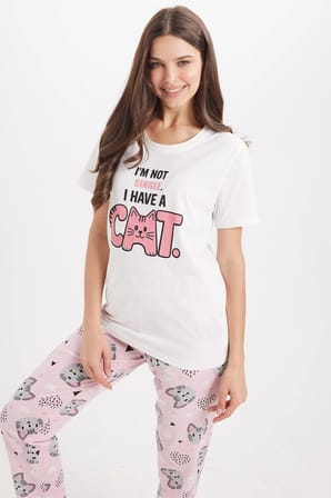 Kadın Regular Fit Klasik Kesim Pamuklu Bisiklet Yaka Kısa Kollu Baskılı Beyaz Pijama Takımı