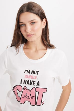 Kadın Regular Fit Klasik Kesim Pamuklu Bisiklet Yaka Kısa Kollu Baskılı Beyaz Pijama Takımı
