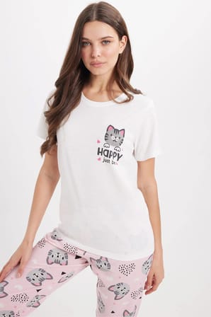 Kadın Regular Fit Klasik Kesim Pamuklu Bisiklet Yaka Kısa Kollu Baskılı Beyaz Pijama Takımı