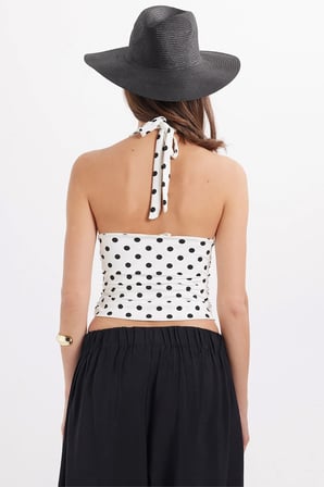 Kadın Standart Fit Normal Kesim Kolsuz Halter Yaka Boyundan Bağlama Detaylı Puantiyeli Beyaz Bluz
