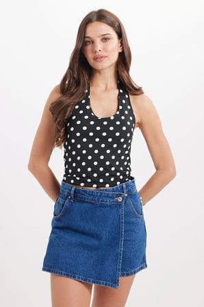 Kadın Standart Fit Normal Kesim Halter Yaka Kolsuz Puantiyeli Siyah Bluz