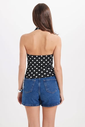 Kadın Standart Fit Normal Kesim Halter Yaka Kolsuz Puantiyeli Siyah Bluz