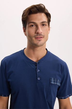 Erkek Standart Fit Normal Kesim Pamuklu Kısa Kollu Bisiklet Yaka Cepli Lacivert Pijama Takımı