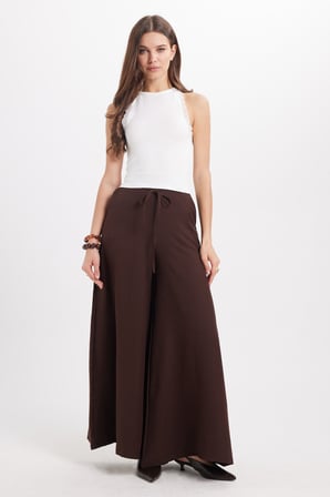 Kadın Slim Fit Dar Kesim Halter Yaka Kolsuz Dantel Detaylı Ekru Atlet Bluz