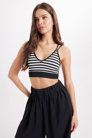 Kadın Slim Fit Dar Kesim Sırtı Çapraz Bağlamalı Askılı V Yaka Çizgili Siyah Crop 