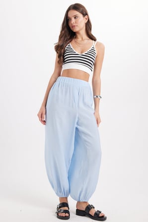 Kadın Slim Fit Dar Kesim Sırtı Çapraz Bağlamalı Askılı V Yaka Çizgili Ekru Crop 