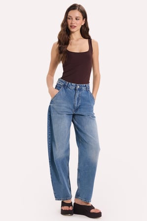 Kadın Slim Fit Dar Kesim Askılı Kare Yaka Sırtı Açık Sandy Kumaş Çıtçıtlı Kahverengi Body