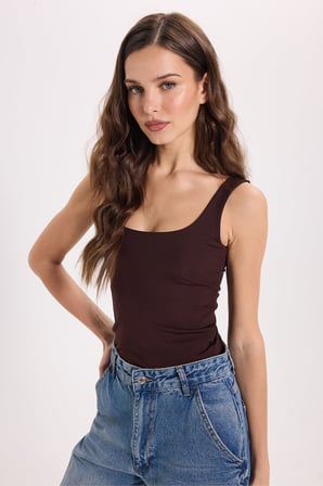 Kadın Slim Fit Dar Kesim Askılı Kare Yaka Sırtı Açık Sandy Kumaş Çıtçıtlı Kahverengi Body