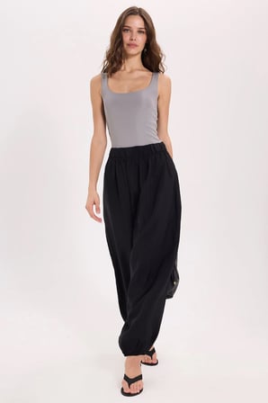 Kadın Slim Fit Dar Kesim Askılı Kare Yaka Sırtı Açık Sandy Kumaş Çıtçıtlı Gri Body