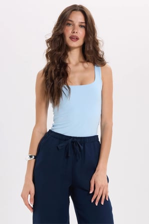 Kadın Slim Fit Dar Kesim Askılı Kare Yaka Sırtı Açık Sandy Kumaş Çıtçıtlı Mavi Body