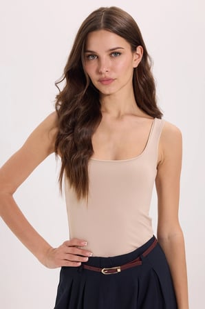 Kadın Slim Fit Dar Kesim Askılı Kare Yaka Sırtı Açık Sandy Kumaş Çıtçıtlı Bej Body