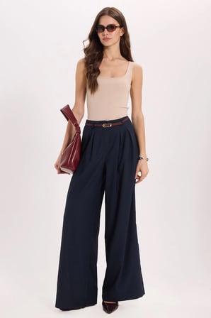 Kadın Slim Fit Dar Kesim Askılı Kare Yaka Sırtı Açık Sandy Kumaş Çıtçıtlı Bej Body