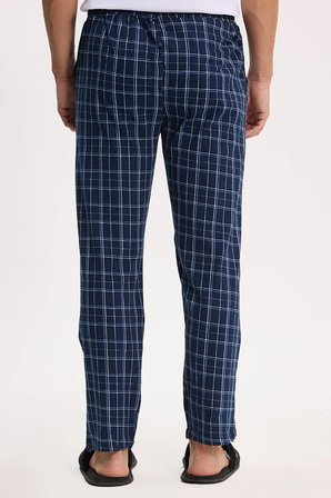 Erkek Standart Fit Normal Kesim Pamuklu Kareli Beli Bağcıklı Cepli  Lacivert Pijama Altı