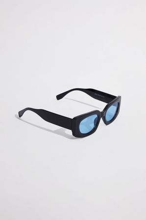 Kadın Siyah Kalın Çerçeveli Açık Mavi Cam UV 400 Korumalı Güneş Gözlüğü