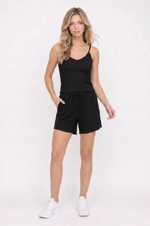 Kadın Slim Fit Dar Kesim Fitilli V Yaka Siyah Askılı Bluz ve Beli Bağlamalı Siyah Şort Takım