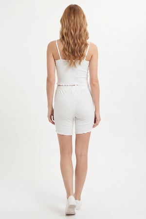 Kadın Slim Fit Dar Kesim Fitilli V Yaka Ekru Askılı Bluz ve Beli Bağlamalı Ekru Şort Takım