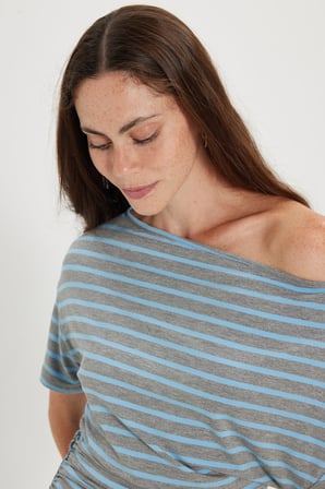 Kadın Regular Fit Klasik Kesim Asimetrik Yaka Yarasa Kol Çizgili Likralı Mavi Viskon Crop Bluz